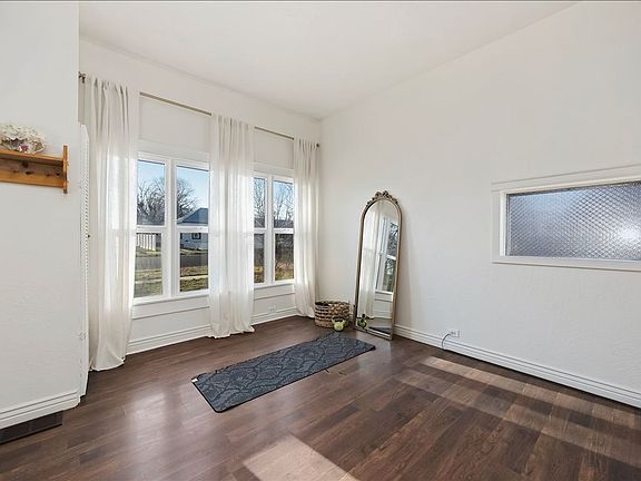4th image of 520 5th Ave N
