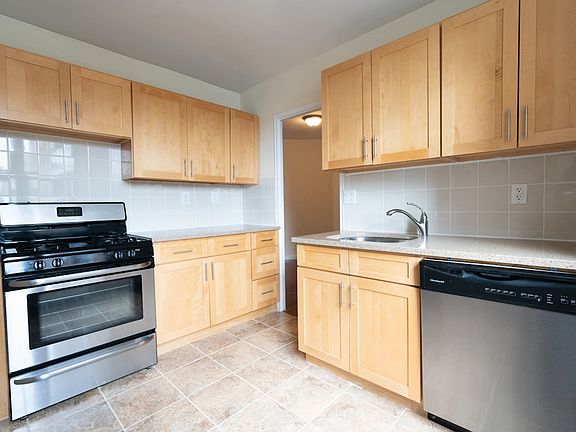 3rd image of 10460 Queens Blvd APT 3G