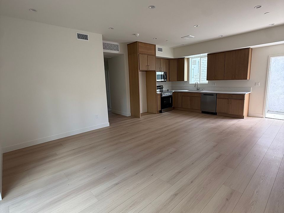1st image of 10153 Swinton Ave
