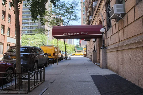 Rented by Stonecrest Realty | media 7