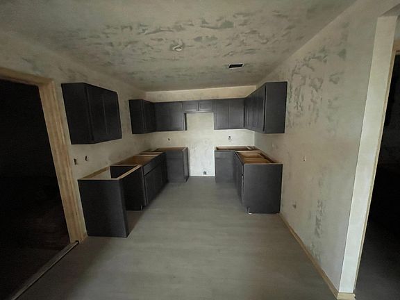 3rd image of 500 Parkhill Cir