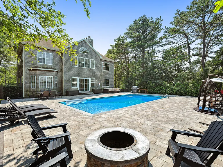 199 Shinnecock Hills Rd — Photo 27