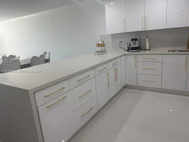 5401 Collins Ave #230 — Photo 18