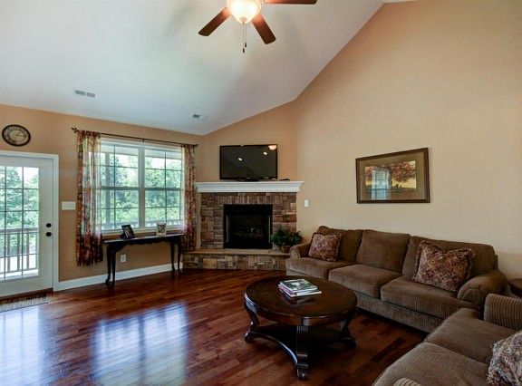 5th image of 1481 Branch Field Ln