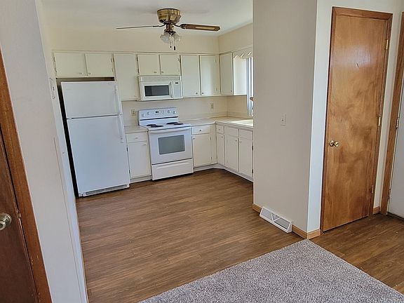 5th image of 2137 N Cedar Ave