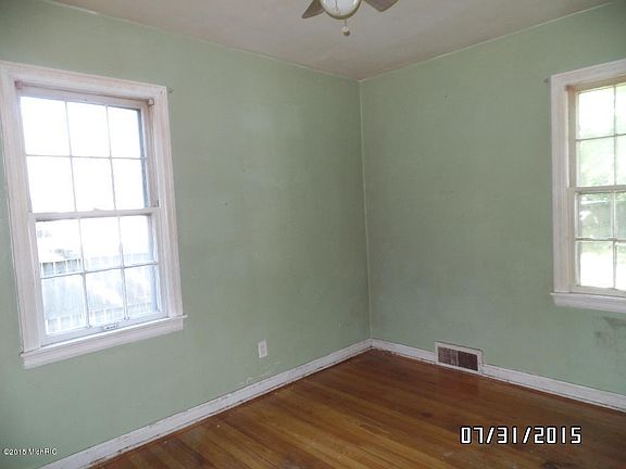 4th image of 179 Floral Dr