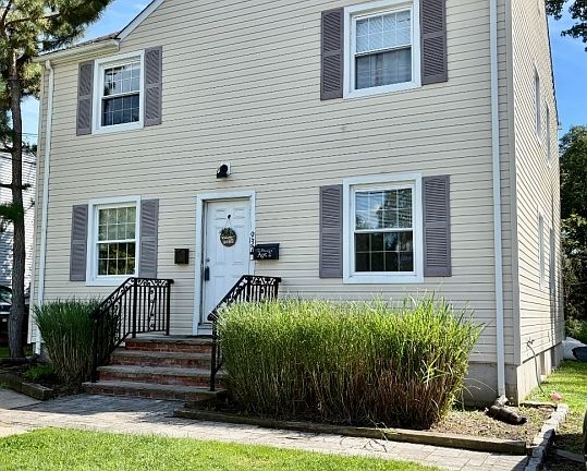 2nd image of 937 South Ave W #1