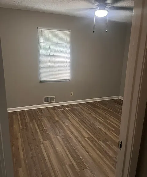 140 Hunters Ln #C — Photo 9