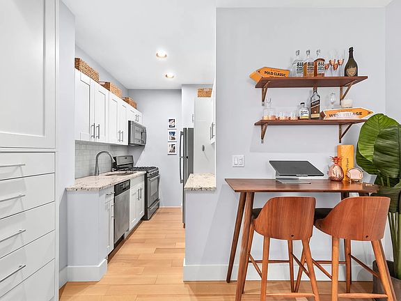 3rd image of 720 Greenwich St APT 3E