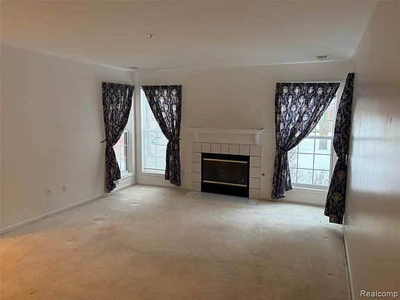 4th image of 28518 Carlton Way Dr