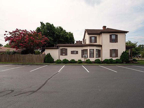 3rd image of 3279 Oakland Ave