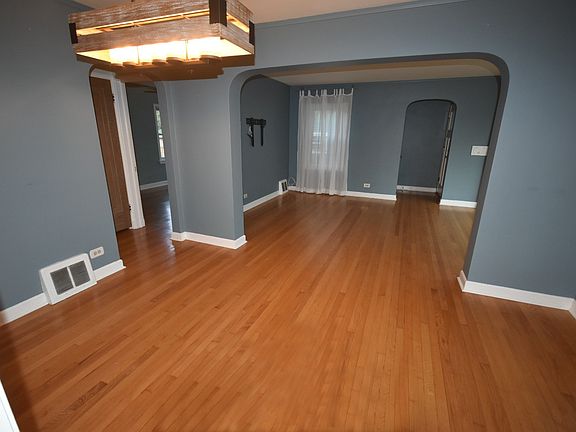 5th image of 132 W Adams St