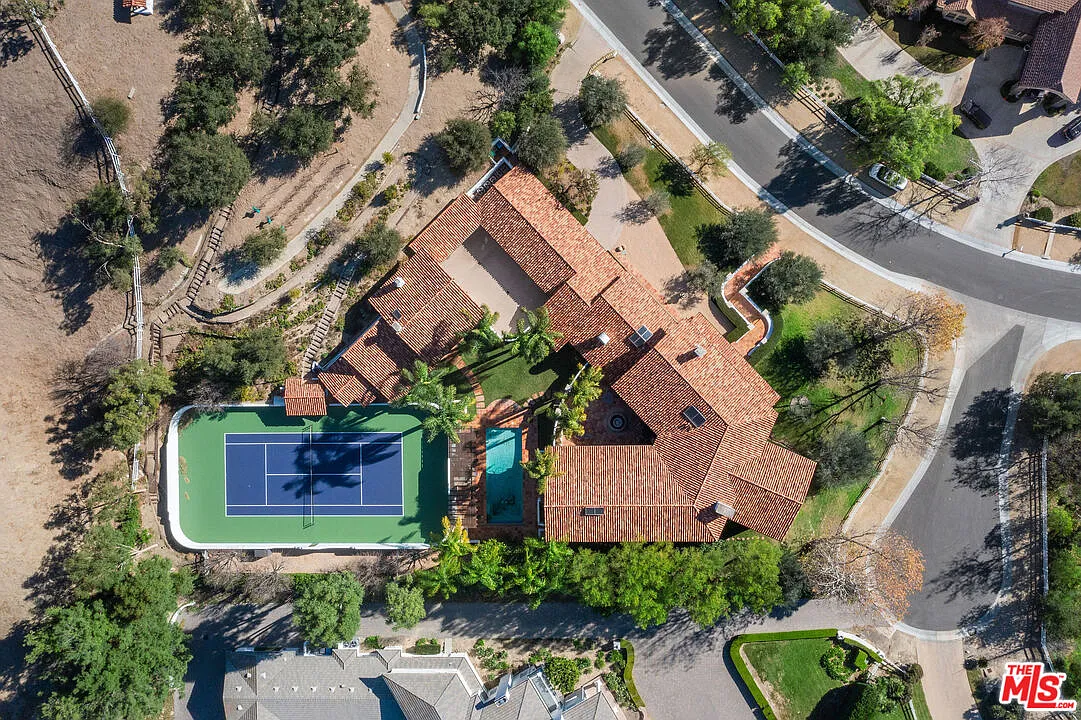 6 bed, 6.5 bath, 9402 sqft, $37,500 — Photo 2