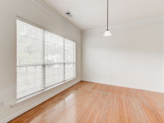 4th image of 195 Windy Cir