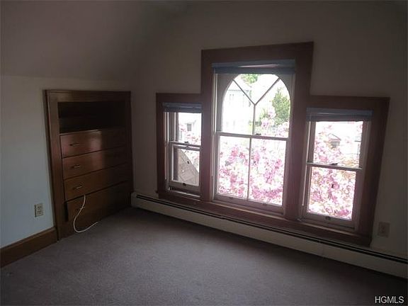 4th image of 9 N Eckar St APT 4