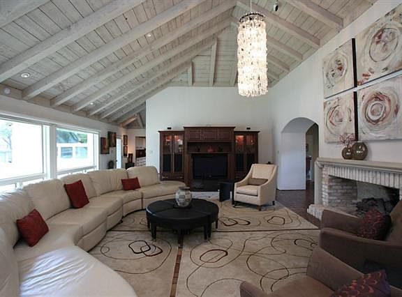 4th image of 300 Sewell Ct
