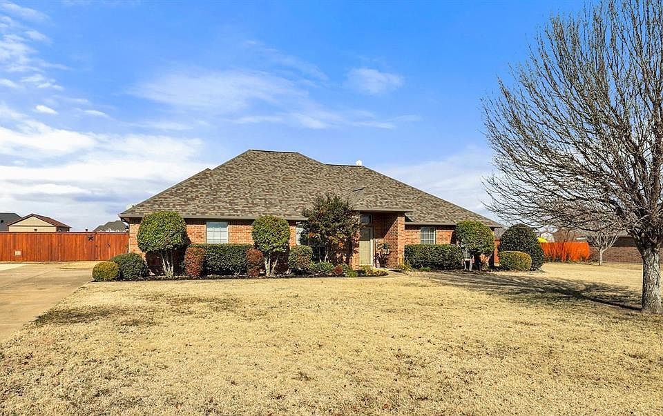 1st image of 329 Cimarron Meadows Dr