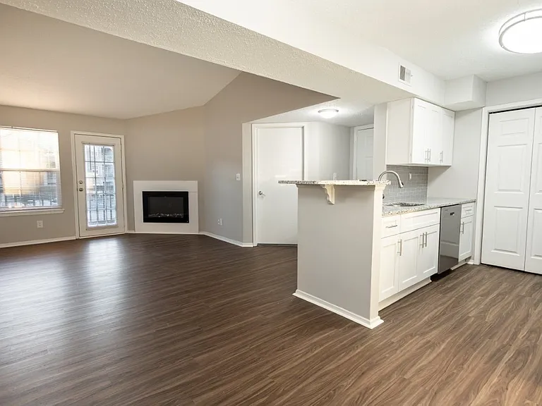 Park Laureate Apartment Homes — Photo 7