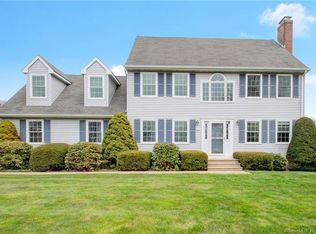14 Fieldview Dr, Burlington, CT 06013