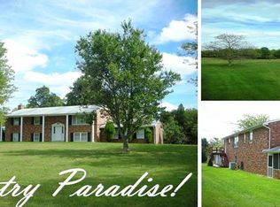 115 Wandering Pine Ln, Falling Waters, WV 25419