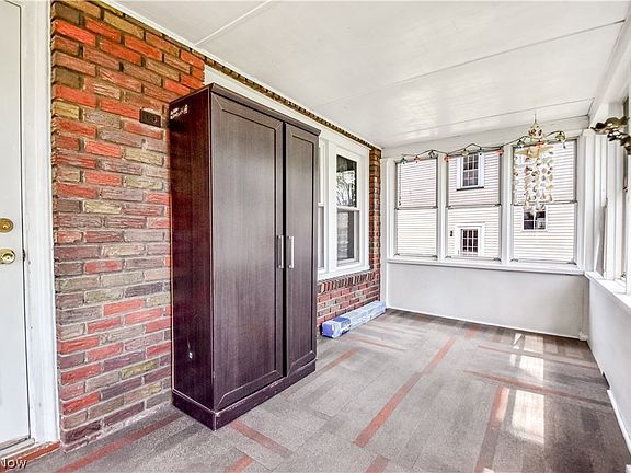 5th image of 909 Lincoln Dr
