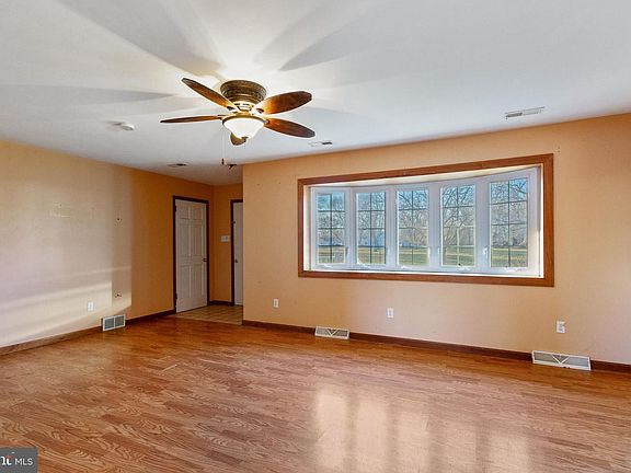 4th image of 54 Salem Dr