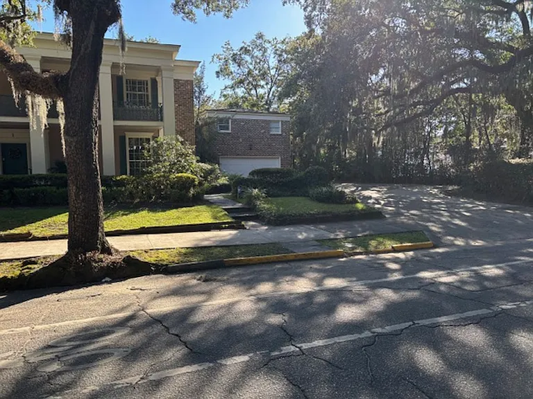1 Washington Ave — Photo 17
