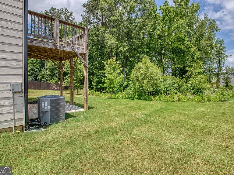 122 Silver Birch Pass — Photo 36