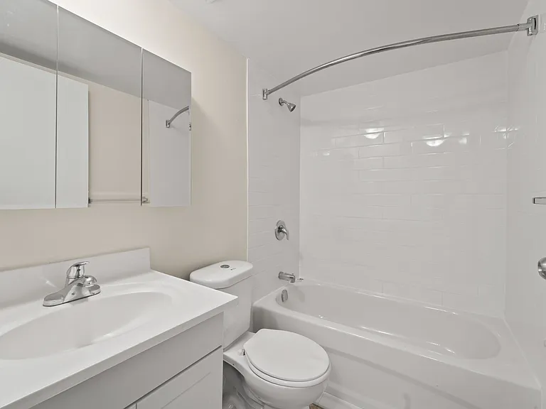 360 Caron Ave — Photo 20