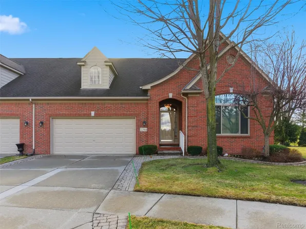 22564 Pigeon River Dr, Macomb, MI 48042