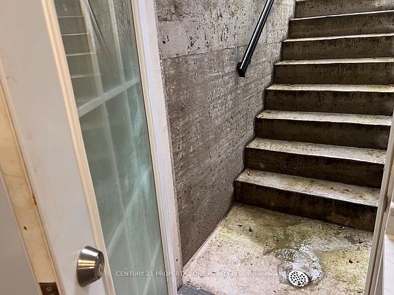 3rd image of 6 Roehampton Cres W #Basement