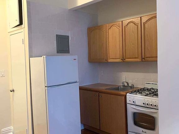 2nd image of 25 W 84th St APT 1F