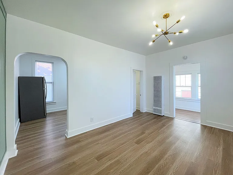 14 N Maple — Photo 3