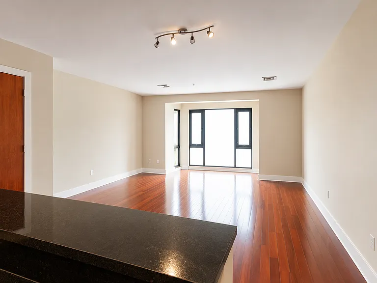 533 Cambridge St — Photo 2