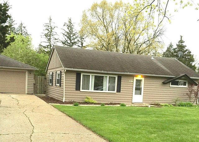 1st image of 34W833 Skyline Dr
