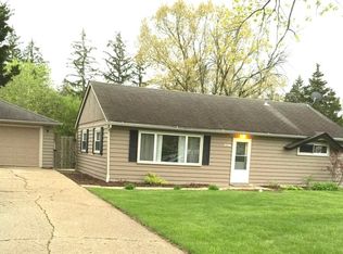 34W833 Skyline Dr, St Charles, IL
