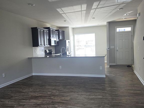 4th image of 8819 Commons Townes Dr