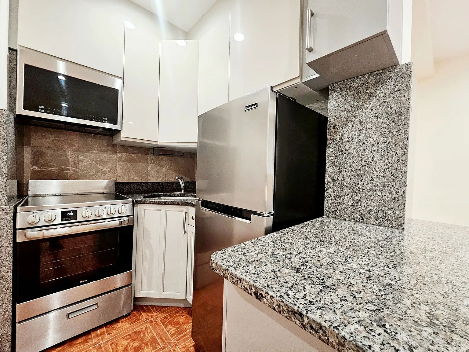 1 bed, 1.0 bath, 600 sqft, $2,600 — Photo 2