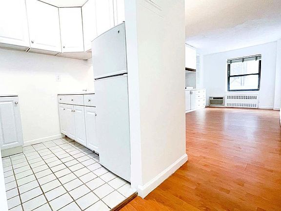 5th image of 61 E 77th St APT 4E