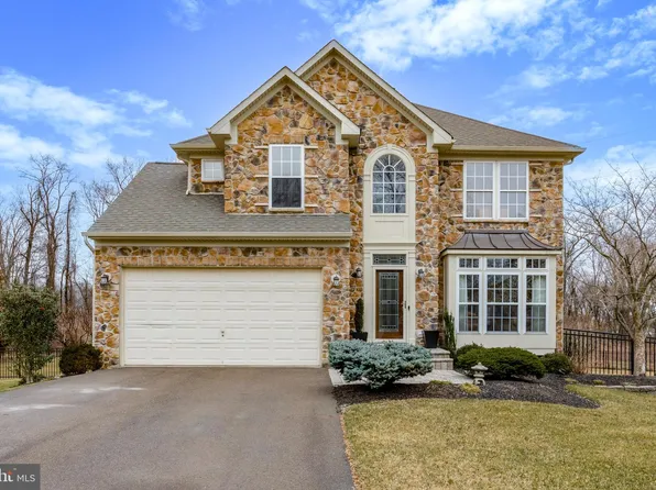 8237 Rose Petal Dr, Philadelphia, PA 19111
