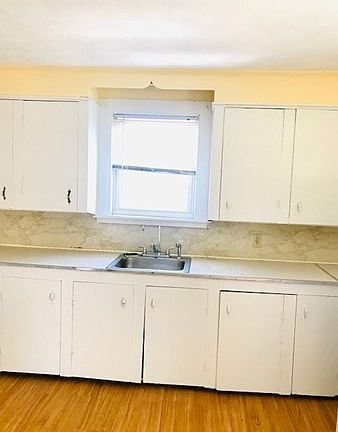 3rd image of 22 Whittier St Floor 3