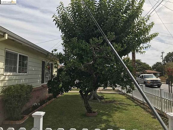 4th image of 608 Texas St