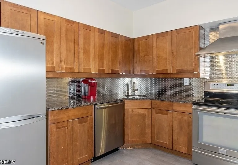 22 Riverside Dr #D10 — Photo 6