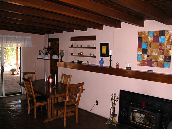 3rd image of 614 Mesilla St NE