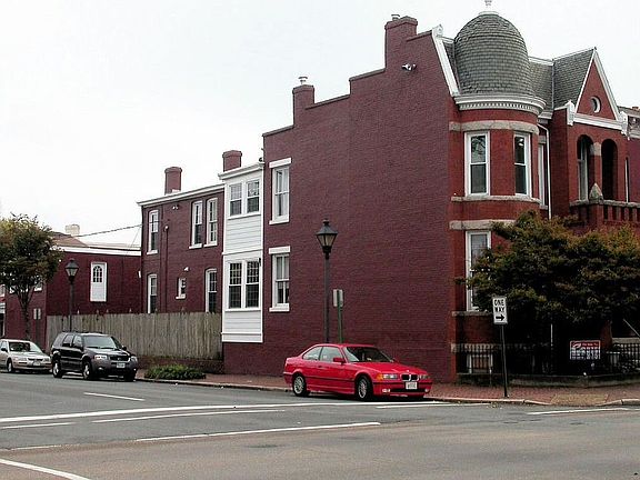 Side view including garage
