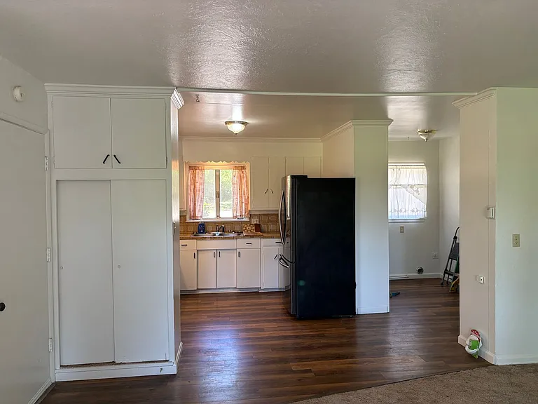 5703 Chapel Dr — Photo 2
