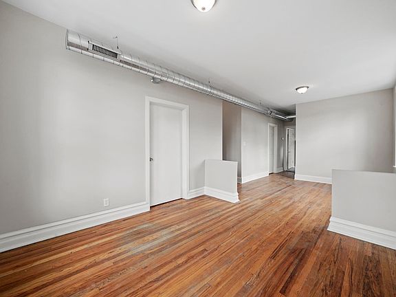 3rd image of 2257 S Oakley Ave Unit 1F