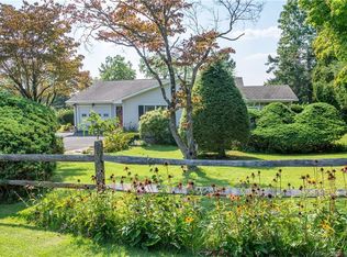 16 Meadow Dr, Brookfield, CT 06804