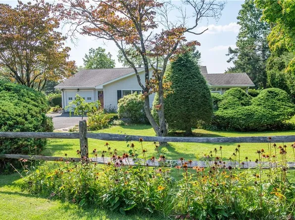 16 Meadow Drive, Brookfield, CT 06804