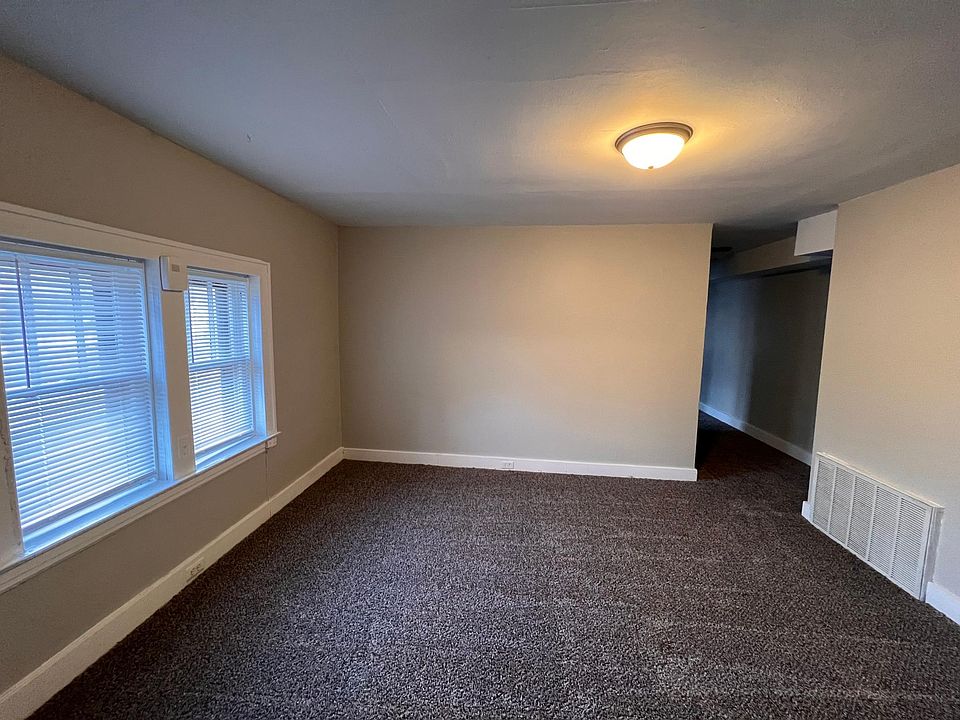1st image of 810 Leonard St NE #2